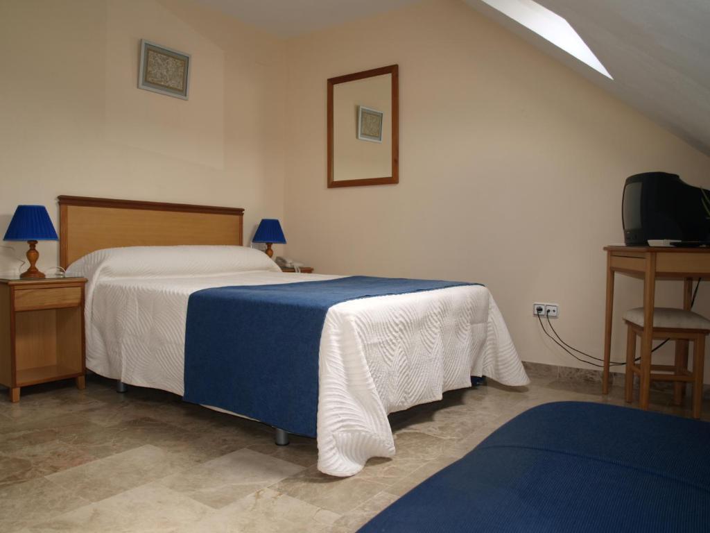 Hotel Al-Yussana Lucena Quarto foto